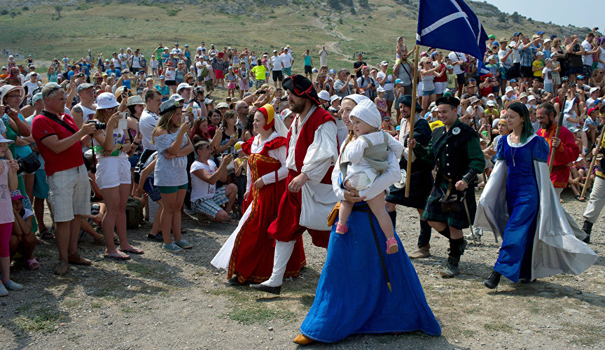 Every year, the Genoese Helmet Festival attracts enthusiasts of the Middle Ages