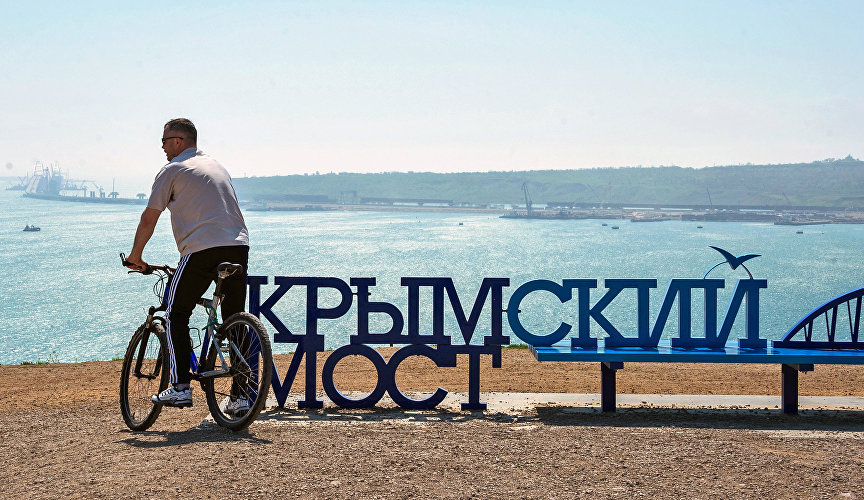 Gift to Kerch residents from the builders of the Crimean Bridge: A bench bearing the project’s official logo