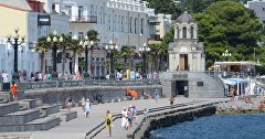 Vacationers in Yalta