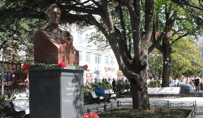 Monument to Franklin Roosevelt in Yalta