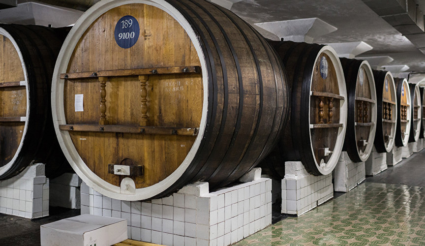 Count Vorontsov, one of the pioneers of Crimean wine-making, planted a large number of grape varieties and built vaults in his estates in Alupka, Massandra, Ai-Danil and Gurzuf