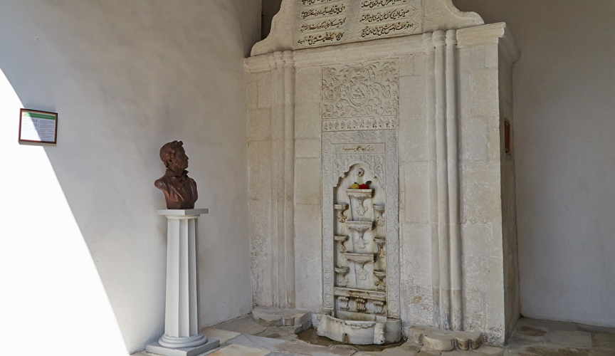 The Fountain of Tears in the Khan’s Palace in Bakhchisarai was built in 1764. A cast iron bust of Alexander Pushkin, who celebrated the Fountain of Tears in his poem “The Fountain of Bakhchisarai,” was erected here in the Soviet times