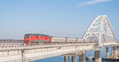 Train on the Crimean bridge