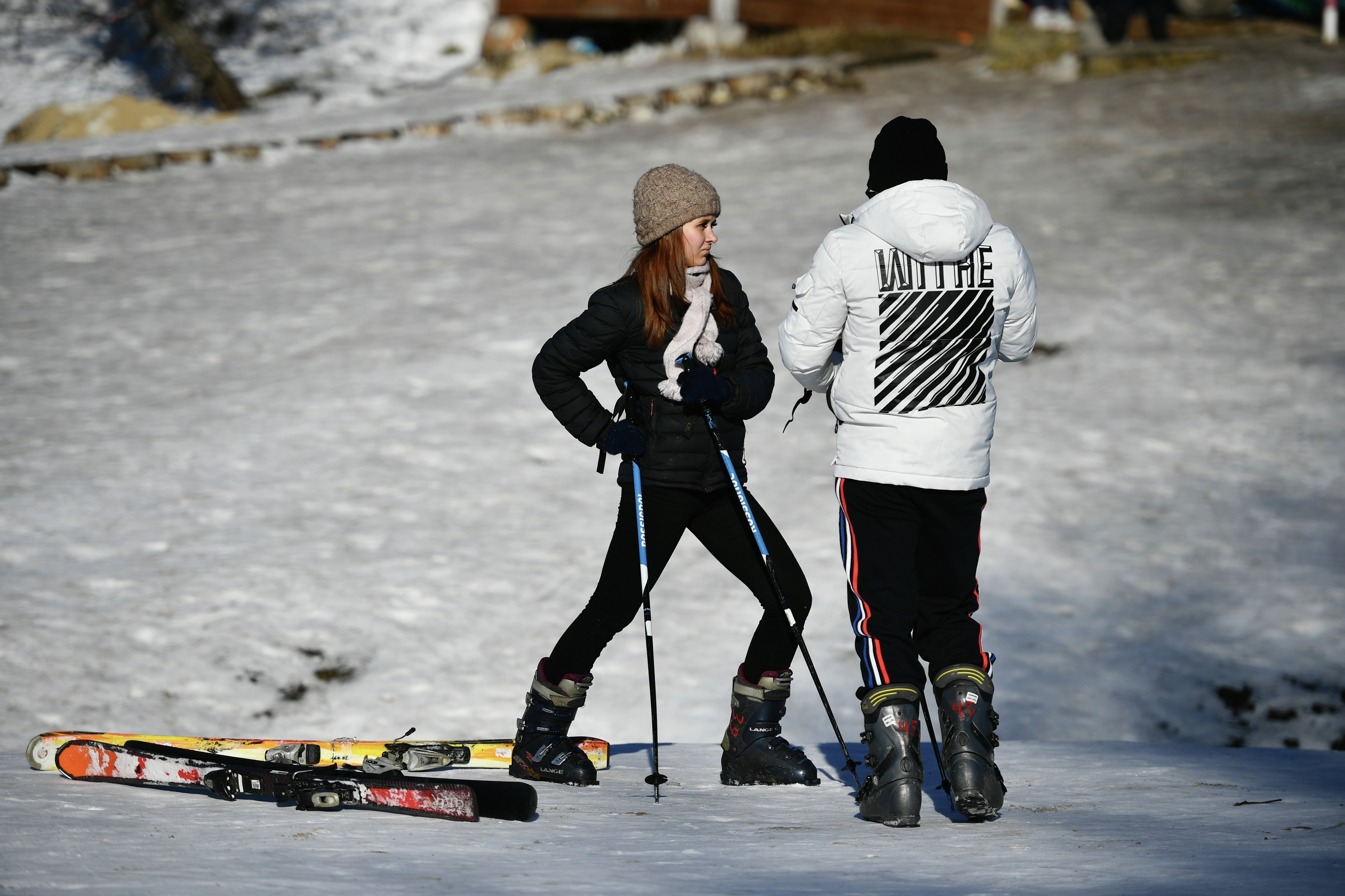 Girls skiing on the Ai-Petri plateau