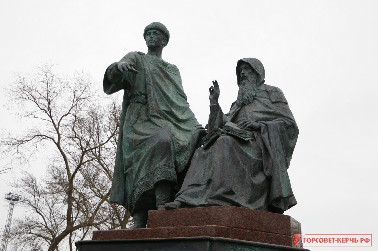 Monument to Prince Gleb Svyatoslavovich and Venerable N&iacute;kon the Chronicler 