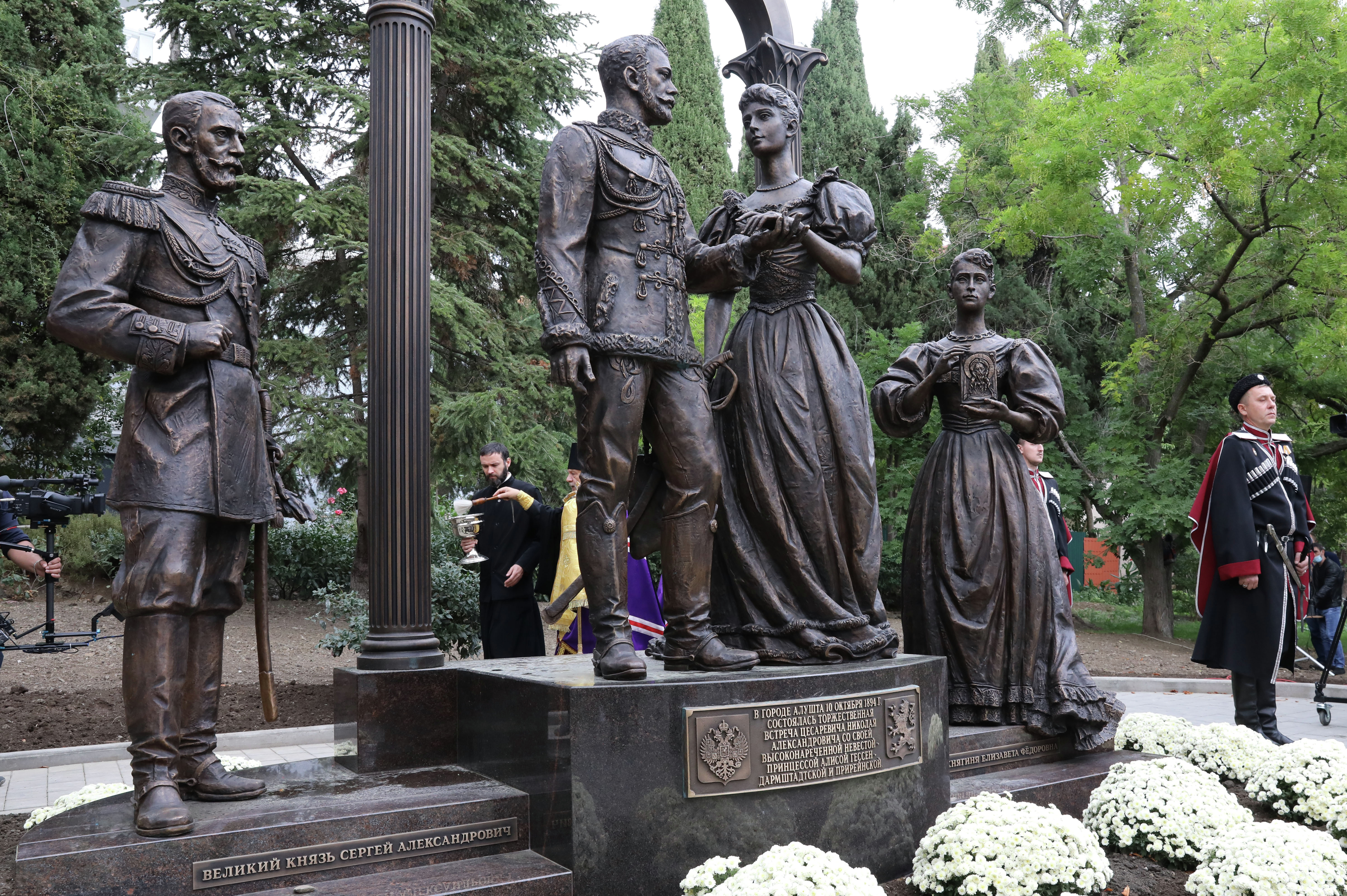 Monument to the Tsesarevich (Crown Prince) Nicholas II and his bride 