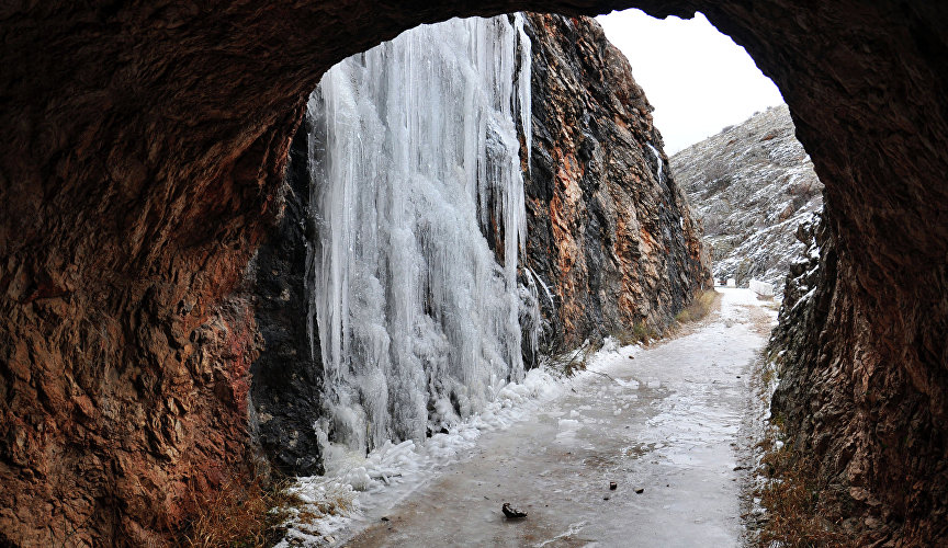 Frozen Ayansky spring (Simferopol district)