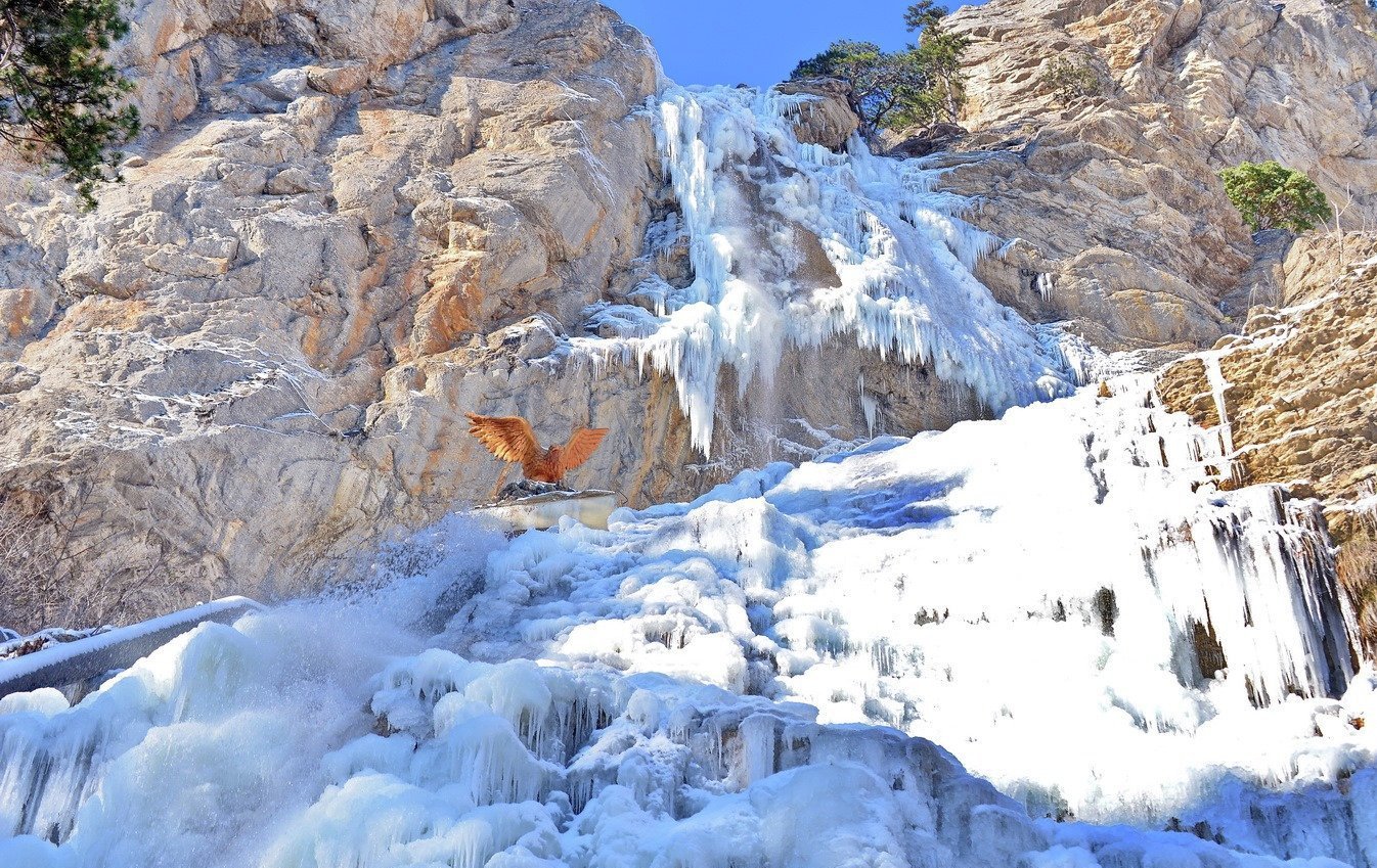 Frozen Uchan-Su waterfall