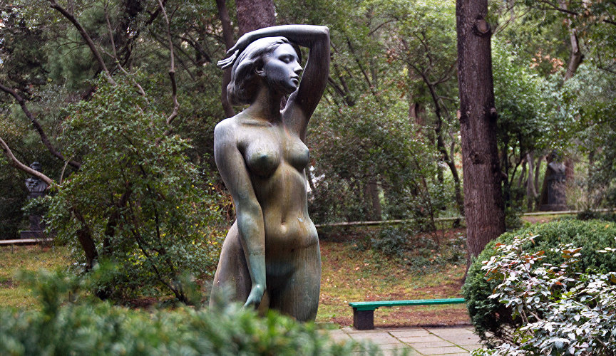 Sculpture in the park of the sanatorium "Gurzufsky"